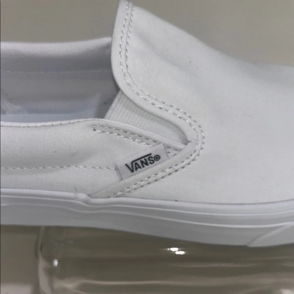 NWOT Vans White Classic Slip-On sneakers. Men's 6.5, Women's 8. Timeless style! - Picture 3 of 8
